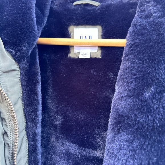 Gap XL Tall Woman’s Parka with fake fur - Picture 2 of 5
